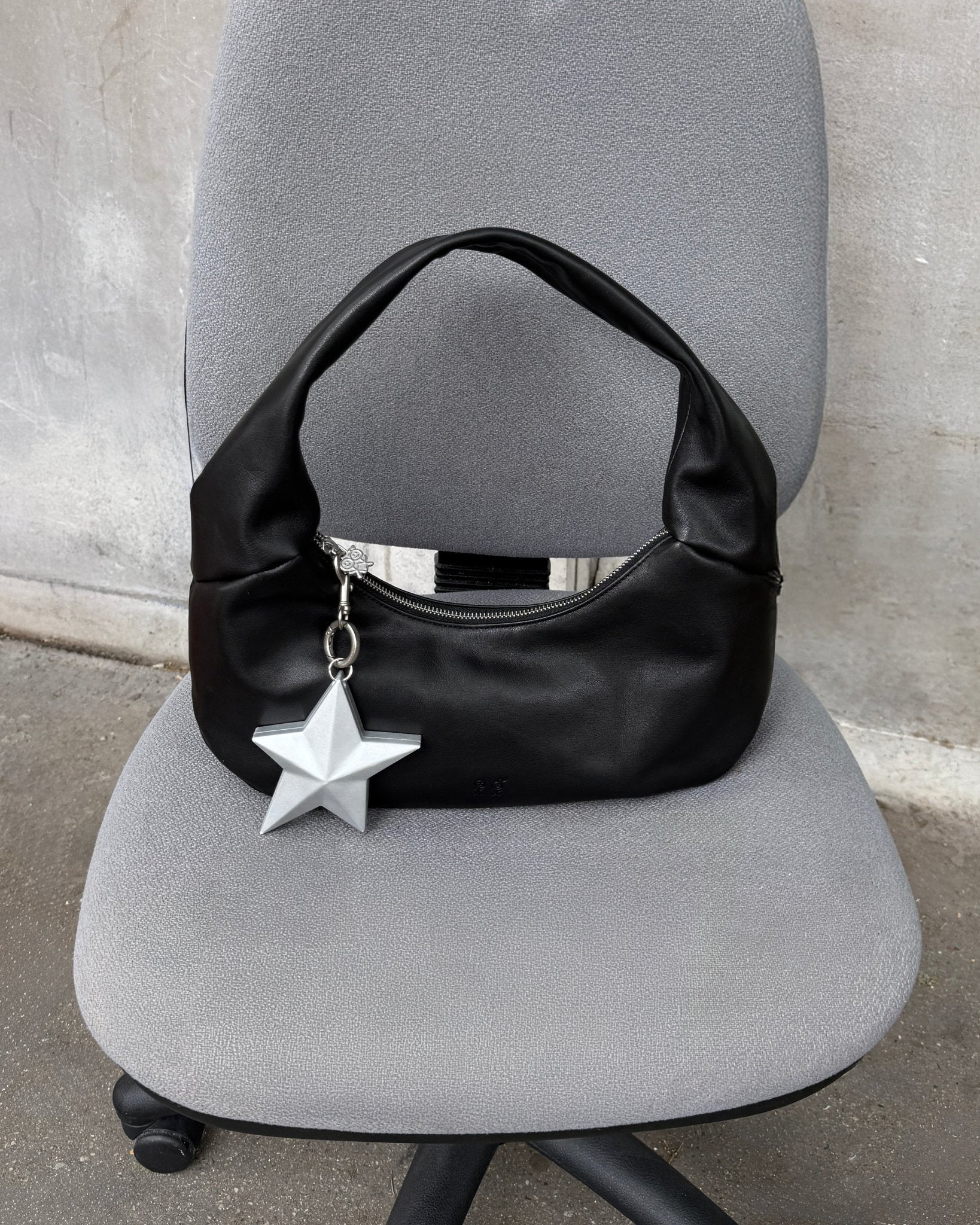 The Anon Bag Bratz© Edition in Black - Image 5