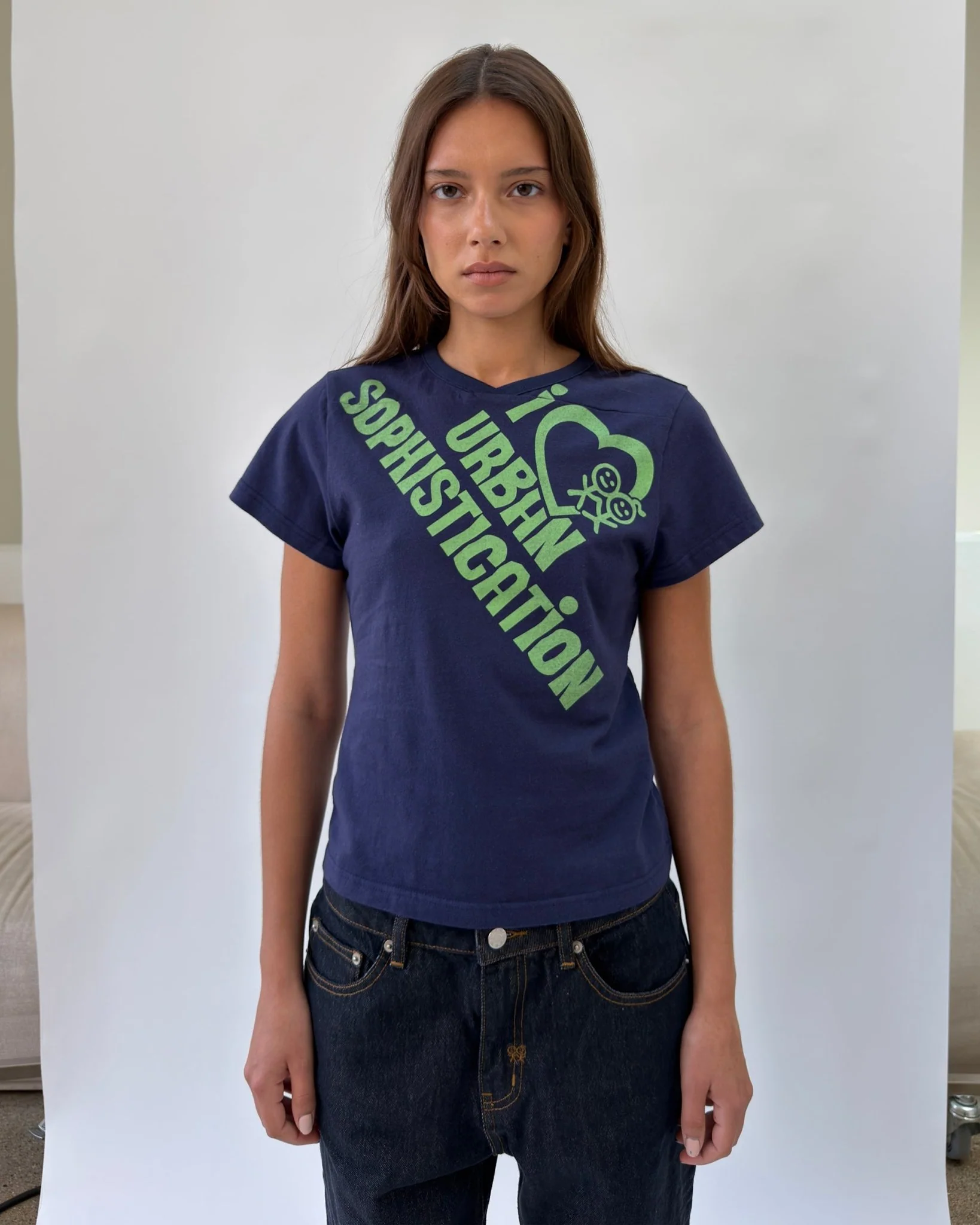 VT01 V-Neck T-shirt - Image 3
