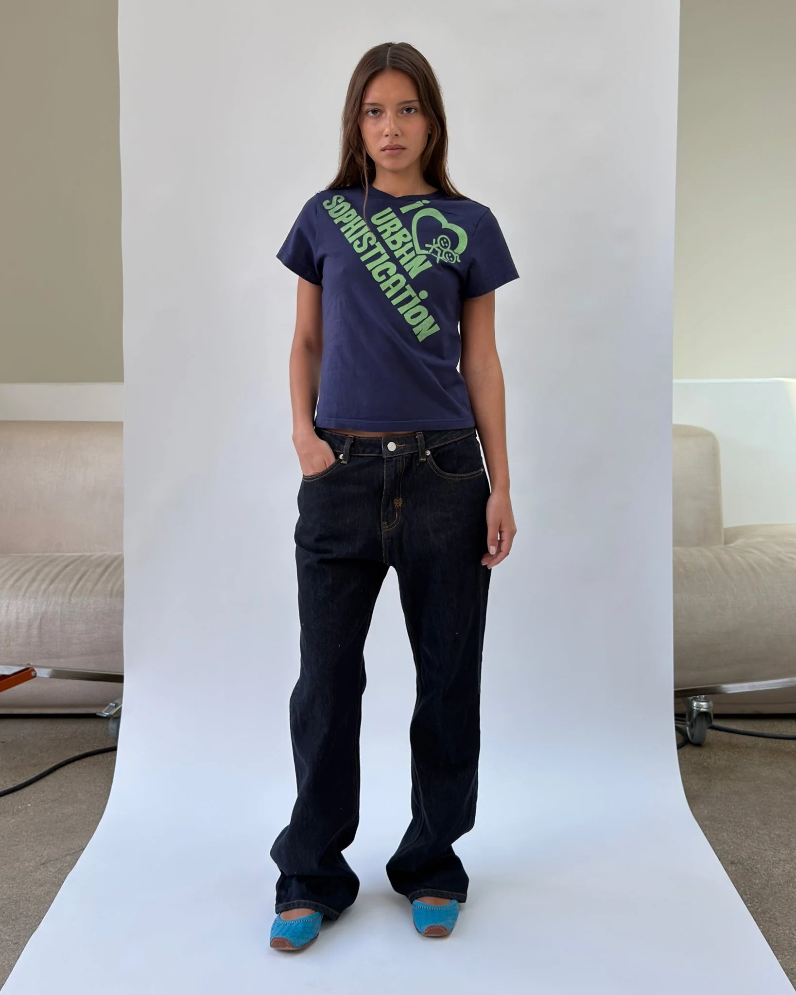 VT01 V-Neck T-shirt - Image 4